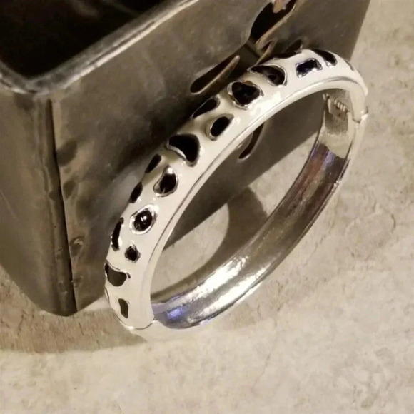 Retro Cool Enamel Animal Print Deco Bangle Bracelet - Picture 2 of 6